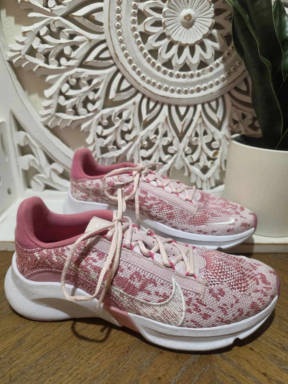 Nike Pink Patterned Running Shoes WOMENS 9